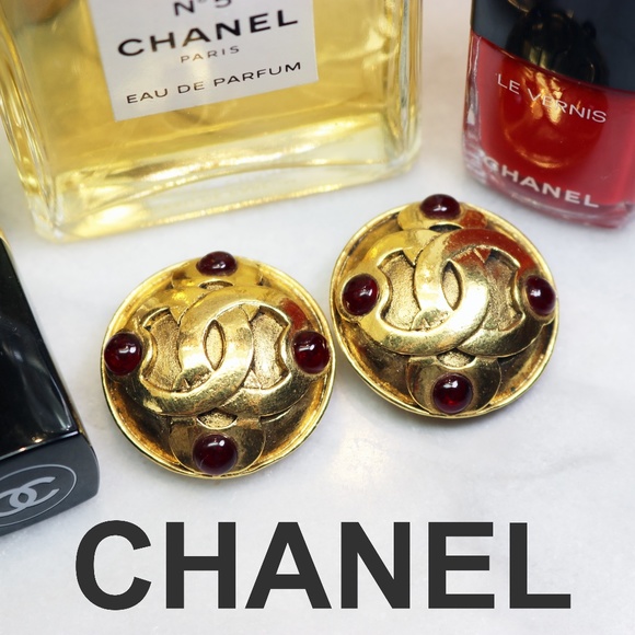 Chanel CC Logo Gripoix Ruby Red Glass Embellished Vintage Clip-on Earrings EUC - Picture 1 of 16